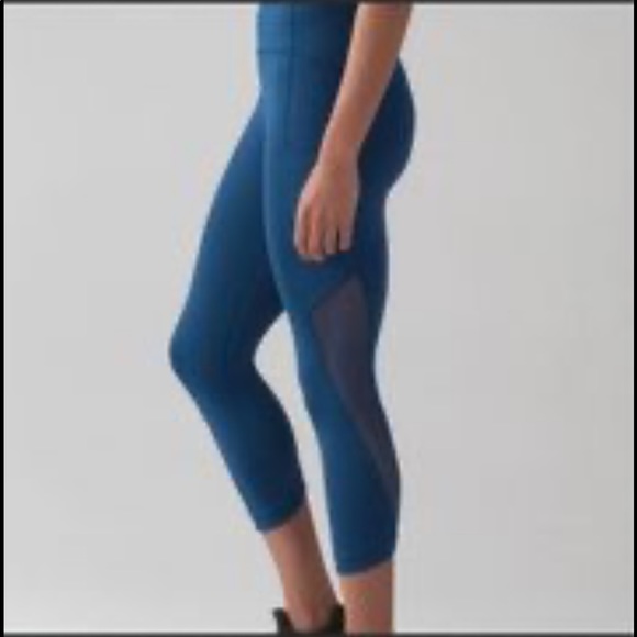 Lululemon size 8 crops. Excellent condition - Picture 2 of 3